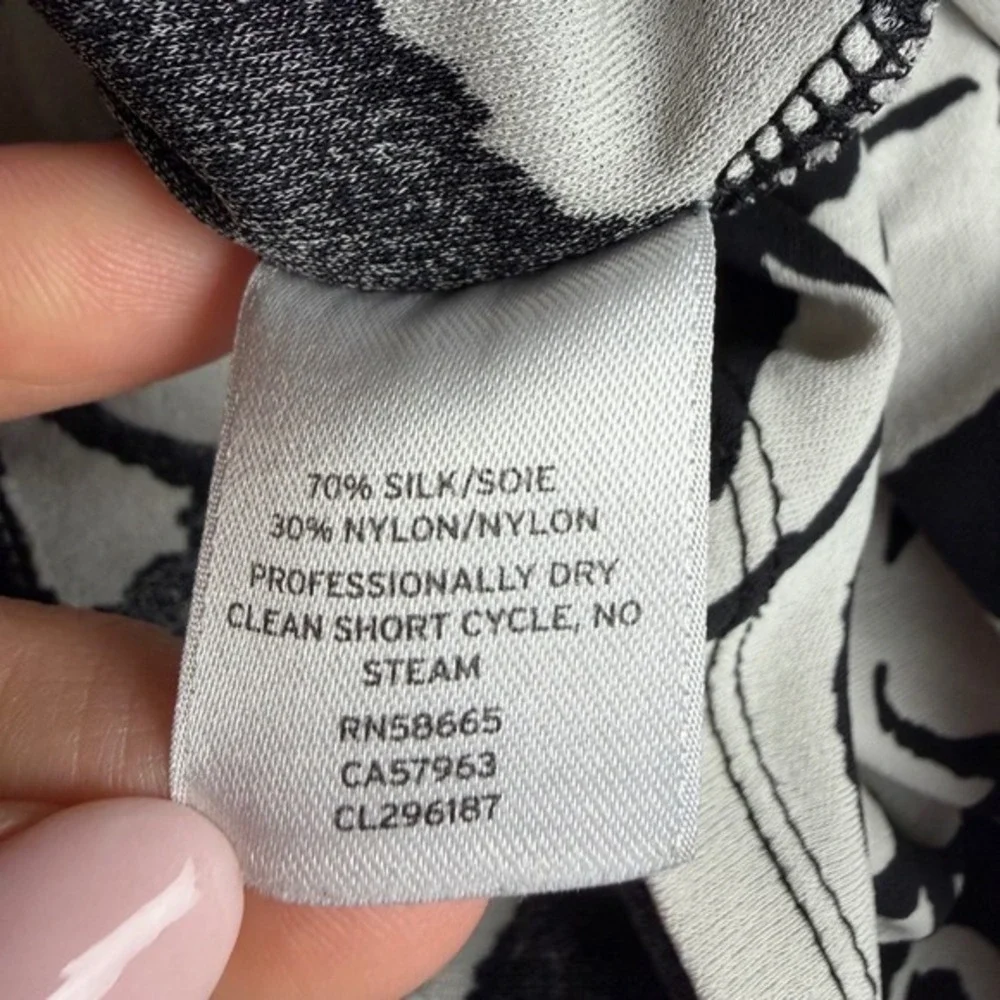 Classiques Entier‎ Womens XS Silk Blend Cowl Neck Abstract Tank Top Black White - Picture 7 of 8